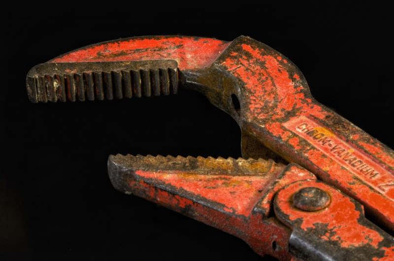 plombier-MANDELIEU LA NAPOULE-min_pipe-wrench-318084